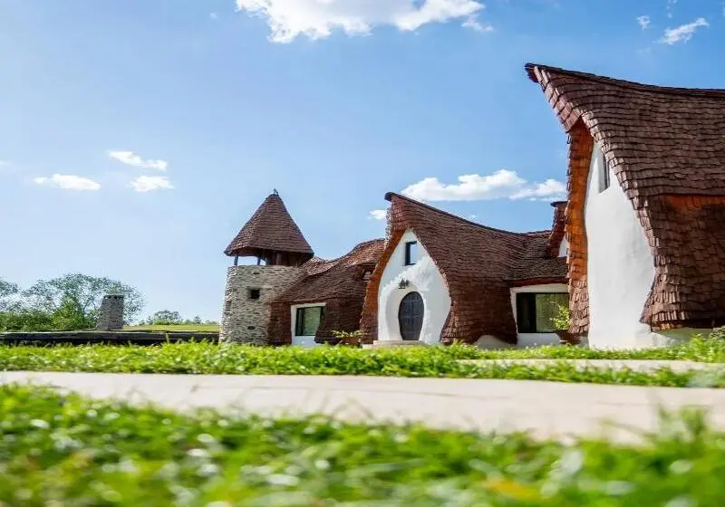 Hotelli Castelul De Lut
