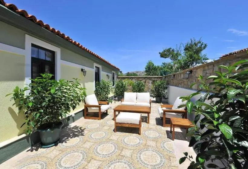 تختخواب و صبحانه Petrino Gökçeada Hotel&kitchen