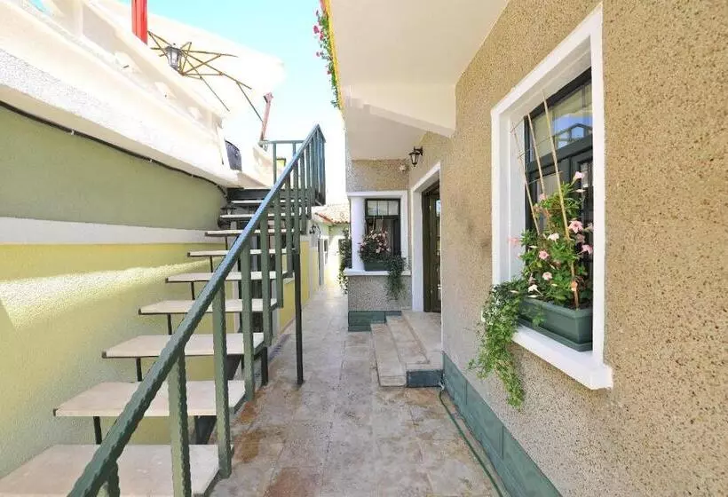 تختخواب و صبحانه Petrino Gökçeada Hotel&kitchen