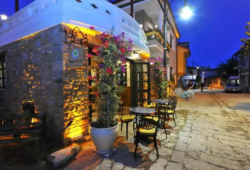 تختخواب و صبحانه Petrino Gökçeada Hotel&kitchen