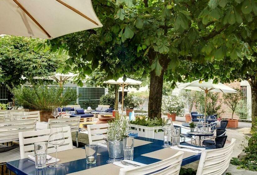 فندق August Restaurant