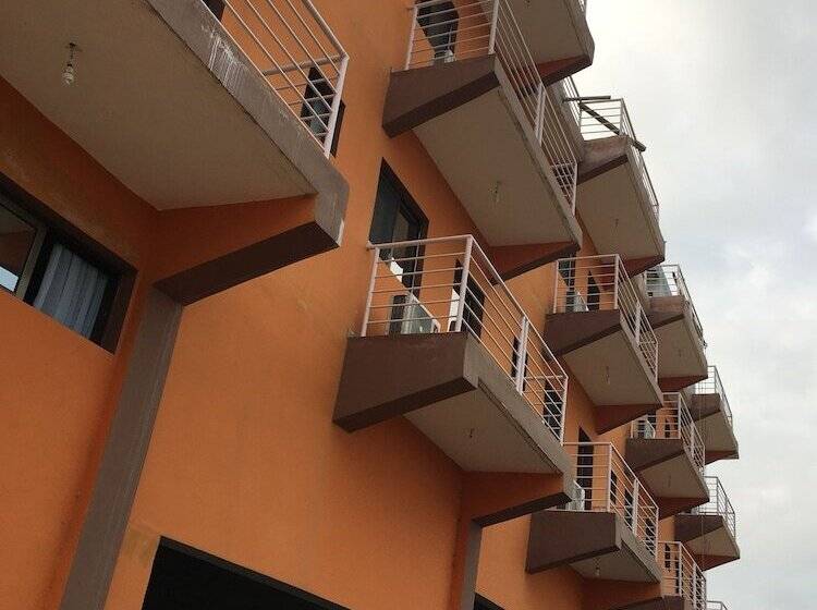 هتل Hôtel Eucalyptus Anan