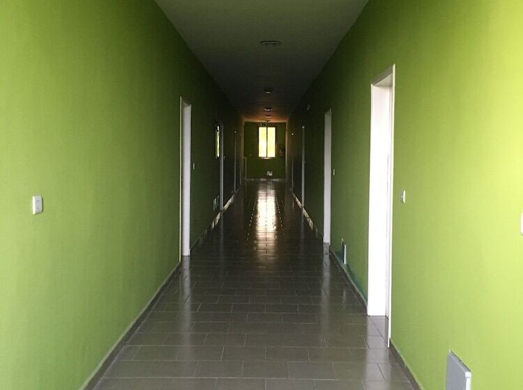 هتل Hôtel Eucalyptus Anan