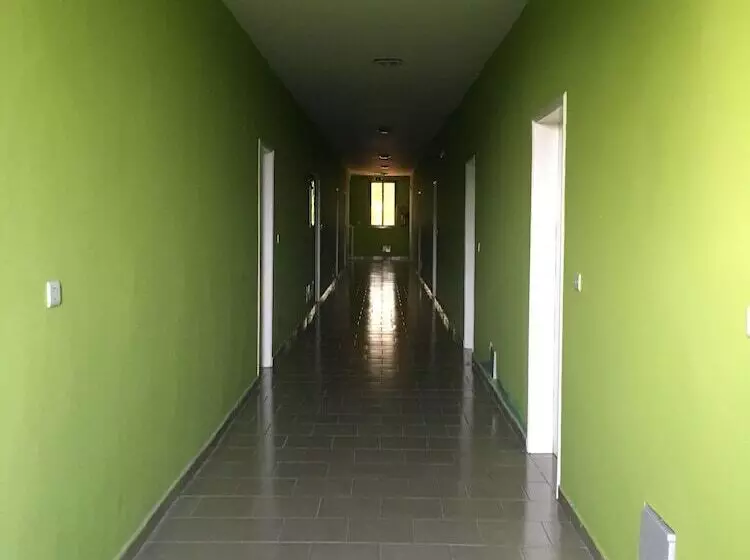 هتل Hôtel Eucalyptus Anan