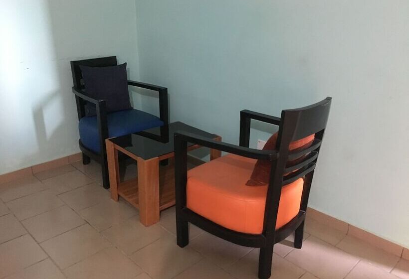 هتل Hôtel Eucalyptus Anan