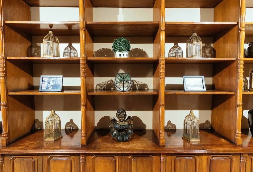 Hotel Reddoorz Premium Near Greenbelt Makati