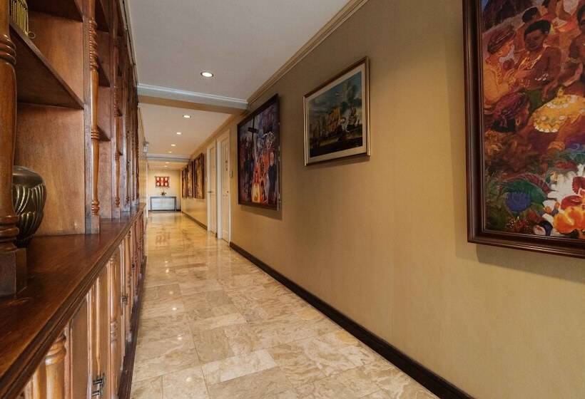 Hotel Reddoorz Premium Near Greenbelt Makati