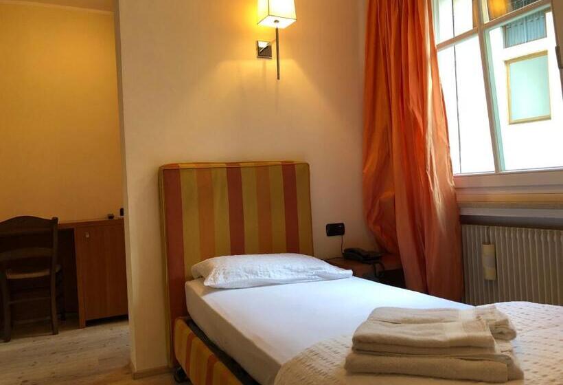 فندق Antica Trattoria