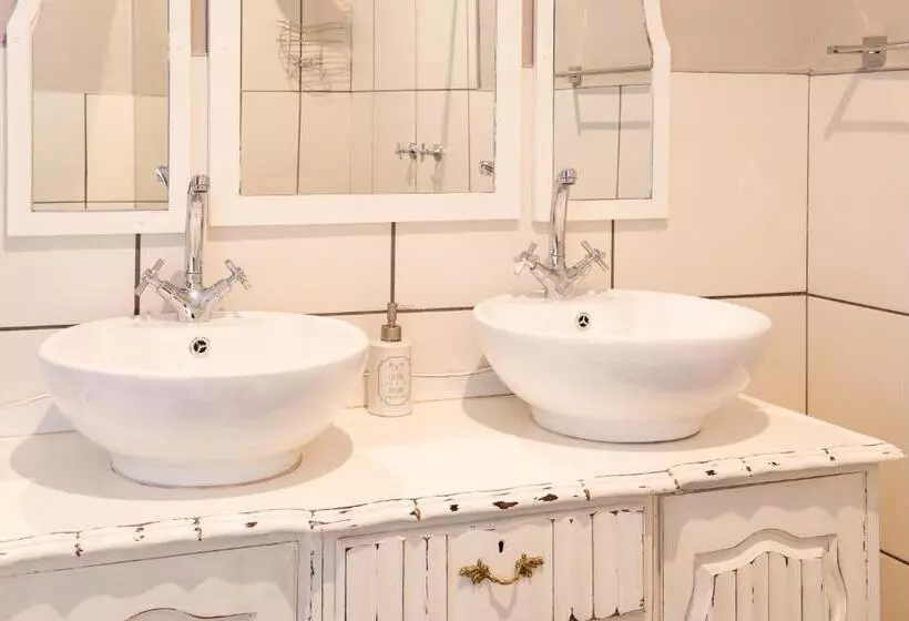 Majatalo De Witte Huis