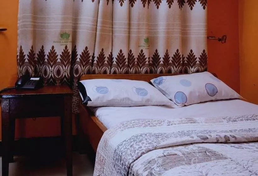 تختخواب و صبحانه Royal Lake View Gardens
