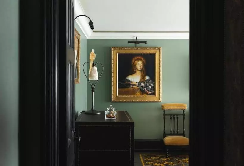 Hotel L Oscar London