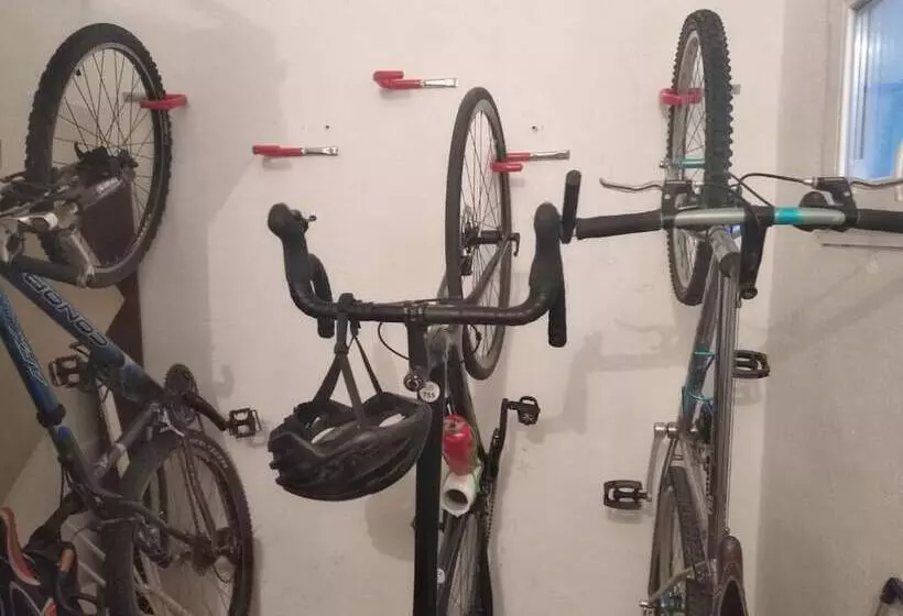 هاستل Can Cocollona