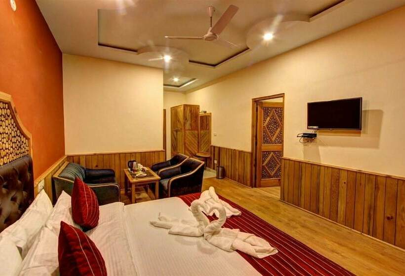 هتل Aamod At Apple Town