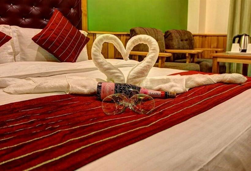 هتل Aamod At Apple Town