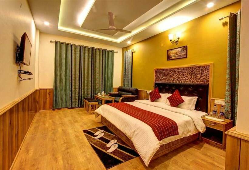 هتل Aamod At Apple Town