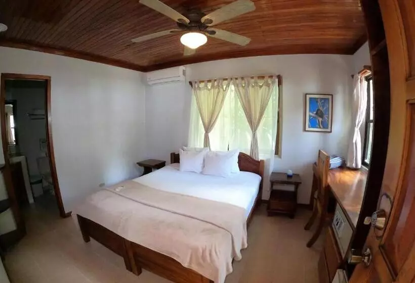 هتل Casa Cecilia Beach Front