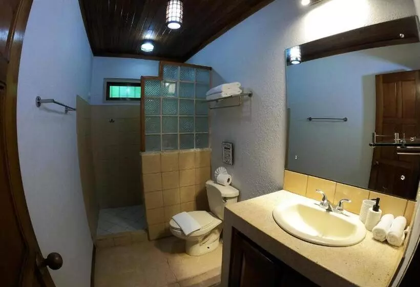 هتل Casa Cecilia Beach Front