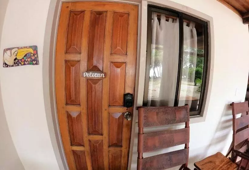 هتل Casa Cecilia Beach Front