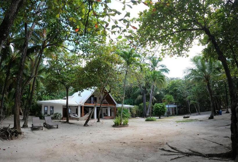 فندق Casa Cecilia Beach Front