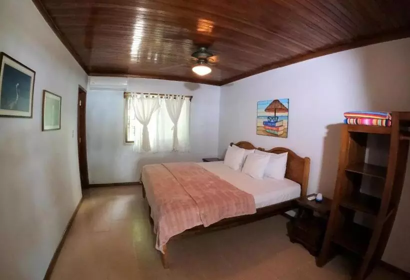 هتل Casa Cecilia Beach Front