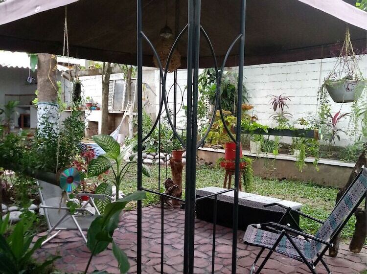 Kitara House Backpackers Hostel