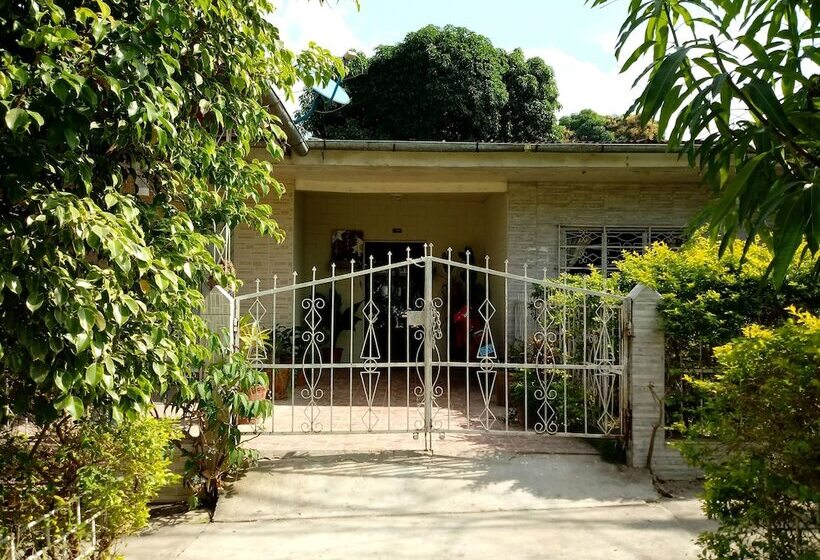 Kitara House Backpackers Hostel