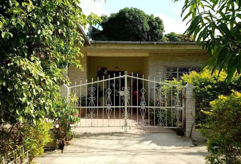 Kitara House Backpackers Hostel