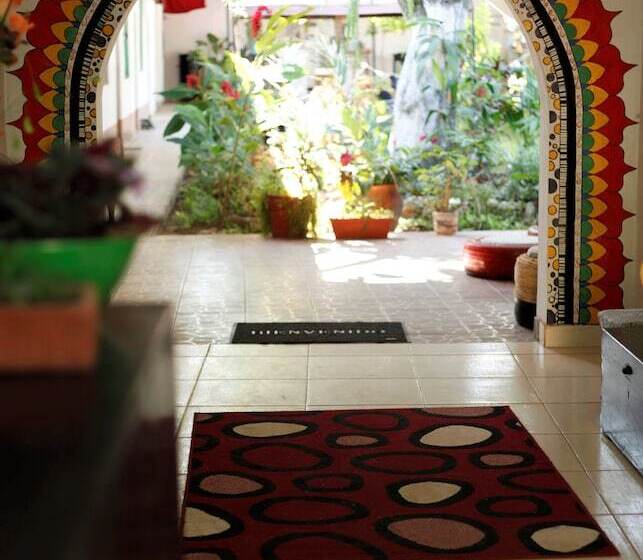 Kitara House Backpackers Hostel