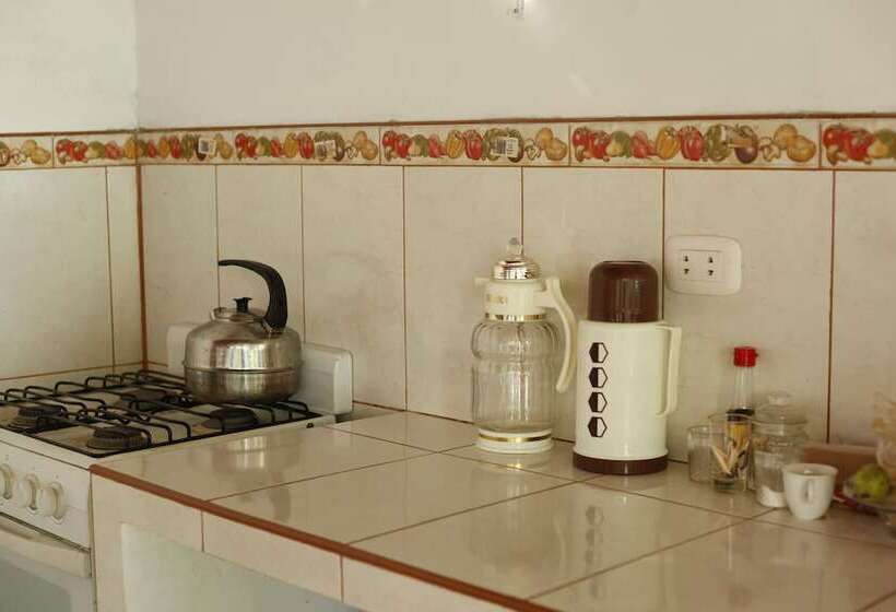 Kitara House Backpackers Hostel