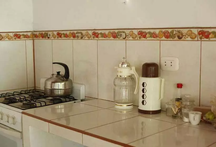 Kitara House Backpackers Hostel