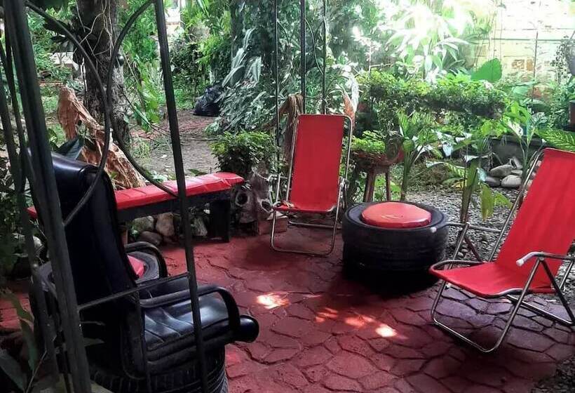 Kitara House Backpackers Hostel