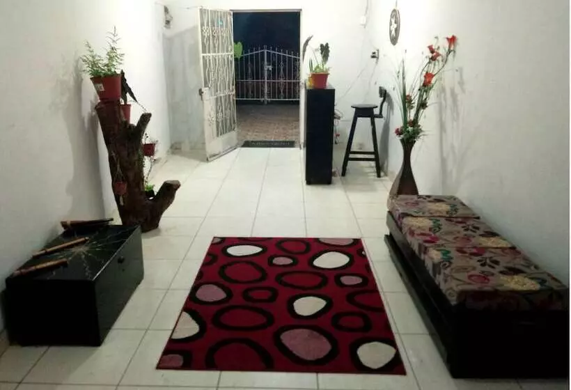 Kitara House Backpackers Hostel