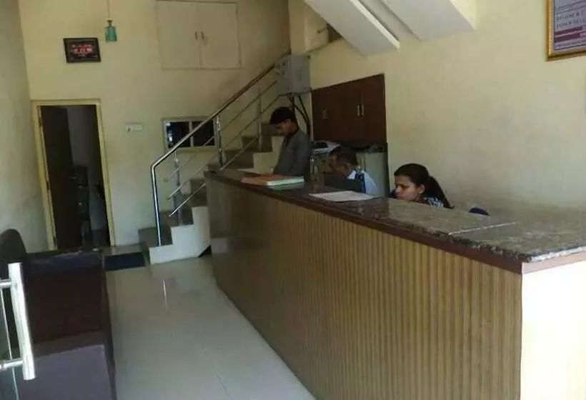 ホテル Jk Rooms 133 Ankleshwar Gidc