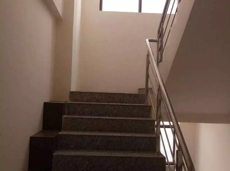ホテル Jk Rooms 133 Ankleshwar Gidc