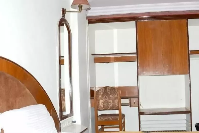 ホテル Jk Rooms 133 Ankleshwar Gidc