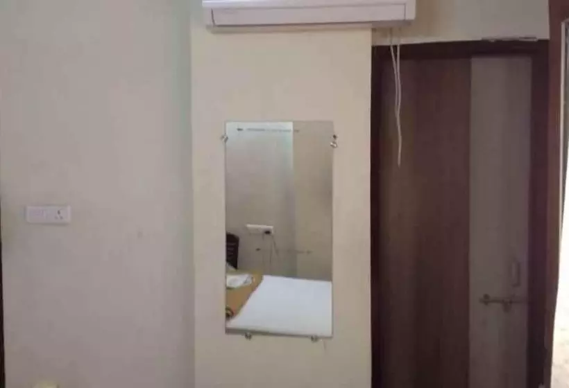 ホテル Jk Rooms 133 Ankleshwar Gidc
