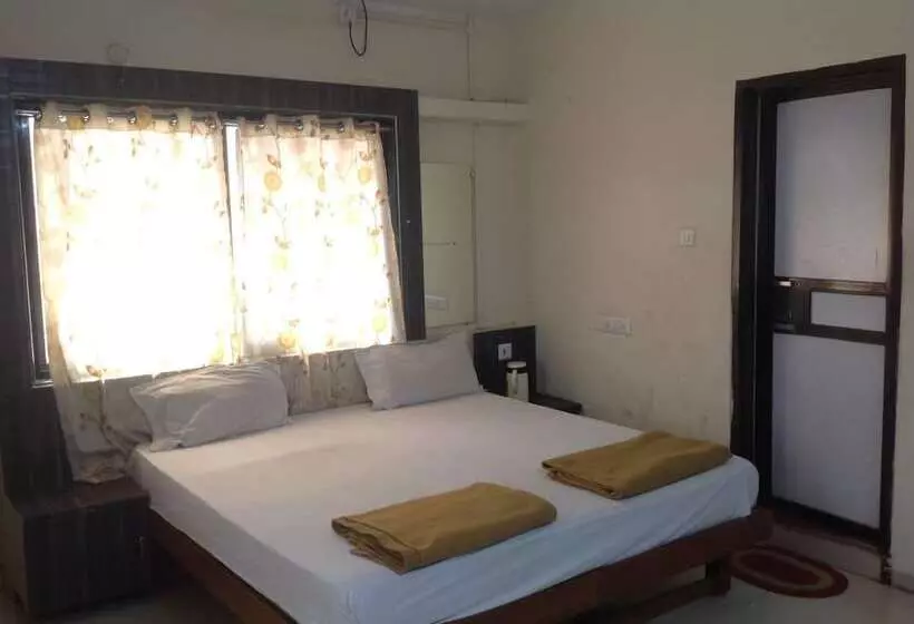 ホテル Jk Rooms 133 Ankleshwar Gidc