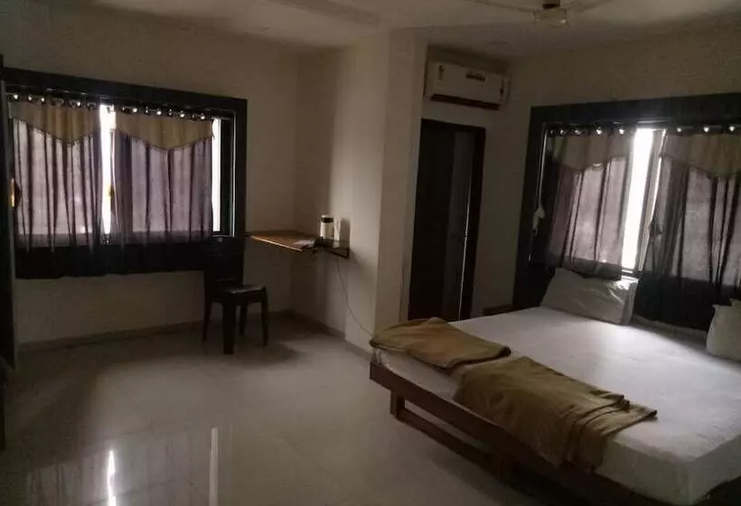 ホテル Jk Rooms 133 Ankleshwar Gidc