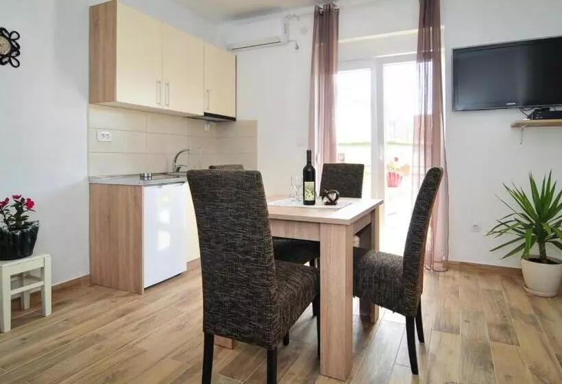 پانسیون Apartmani Bekonja