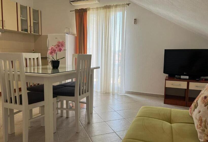 پانسیون Apartmani Bekonja