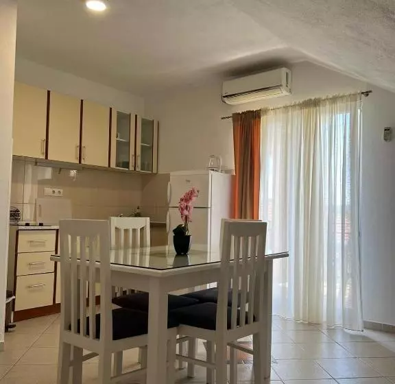 پانسیون Apartmani Bekonja