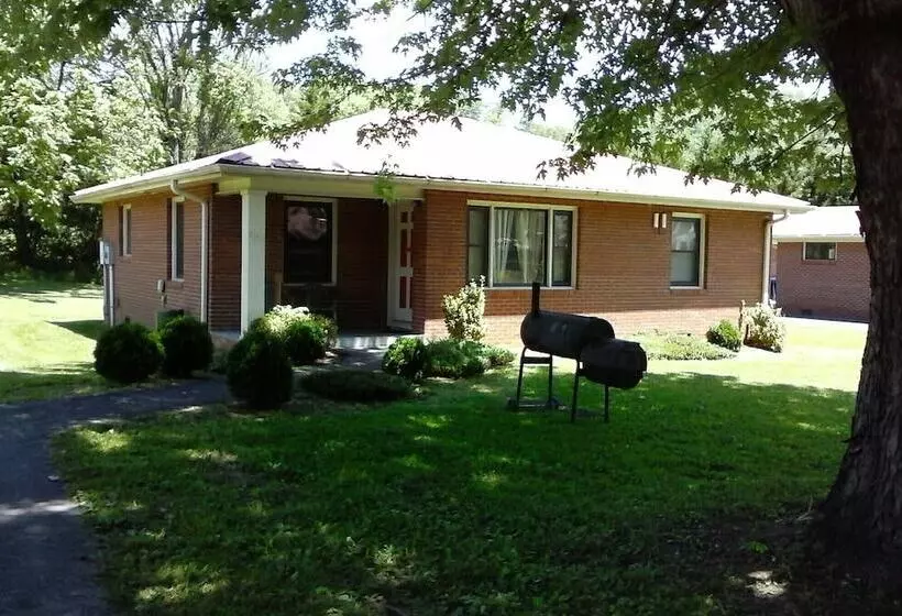 Phillips Historic Motel & Cottages