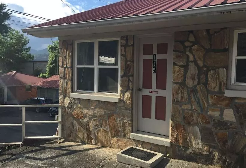 Phillips Historic Motel & Cottages