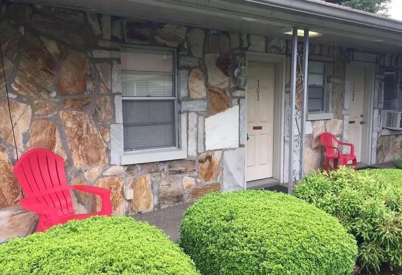 Phillips Historic Motel & Cottages