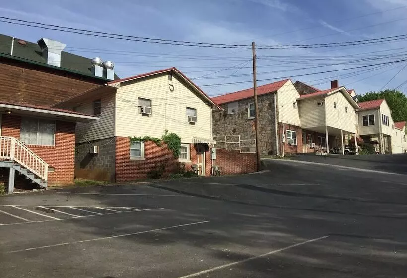 Phillips Historic Motel & Cottages