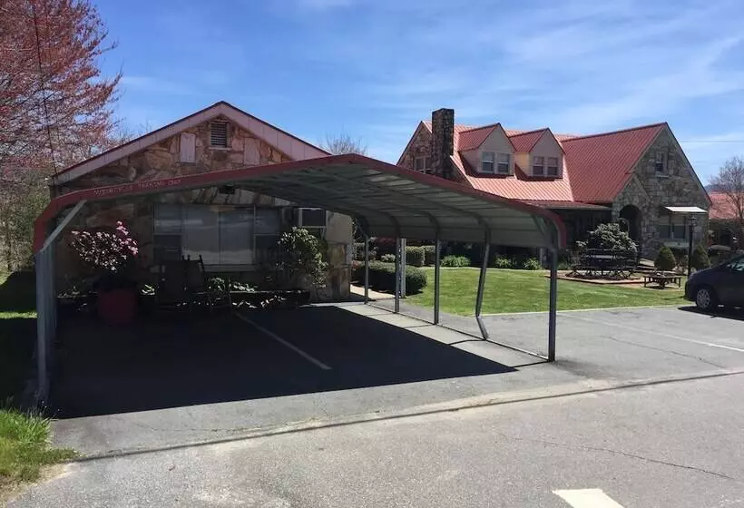 Phillips Historic Motel & Cottages