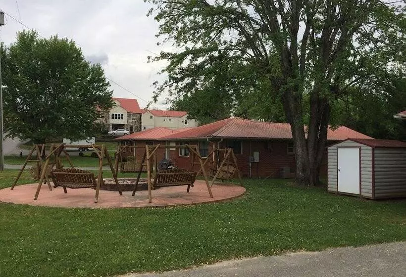 Phillips Historic Motel & Cottages