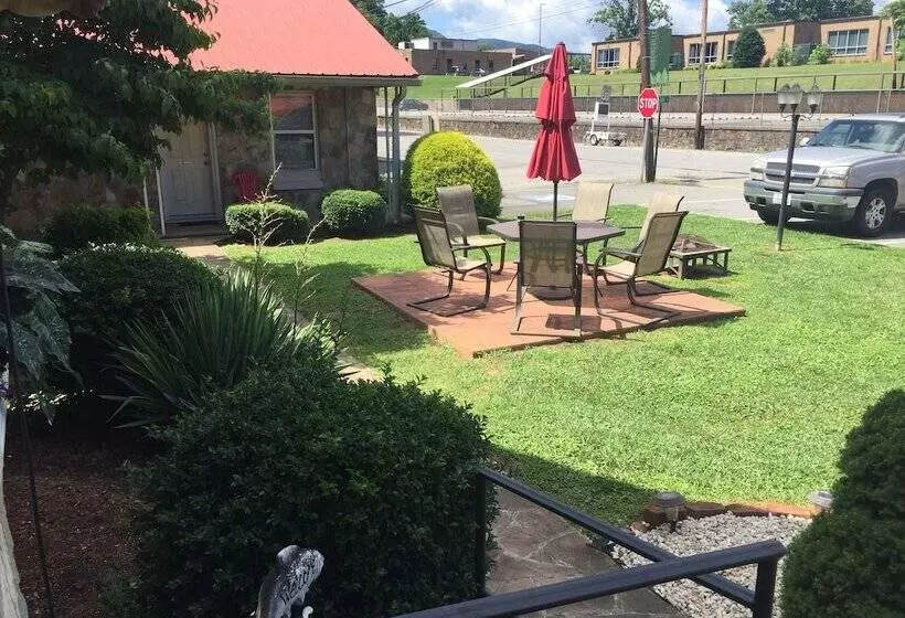 Phillips Historic Motel & Cottages