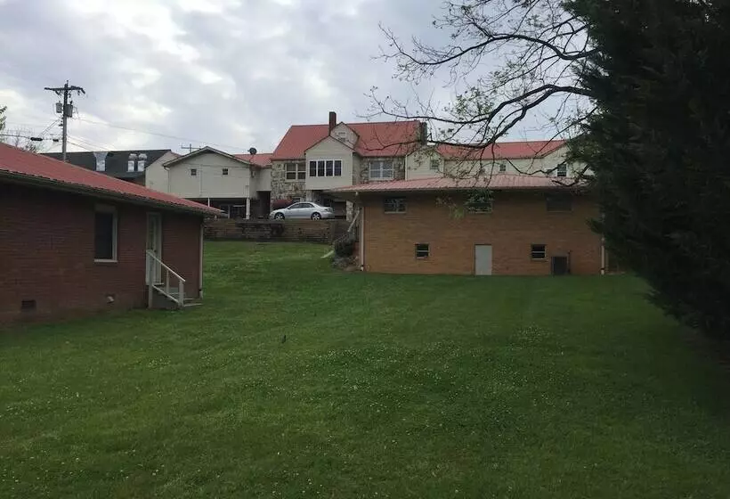 Phillips Historic Motel & Cottages