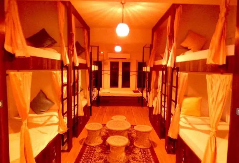 ユースホステル Backpackers Inn